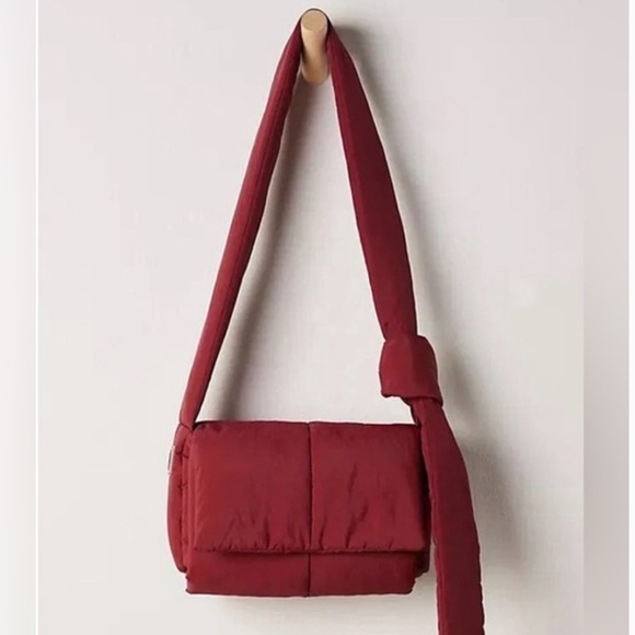 NWT Free People Puffy Muff Crossbody Bag Quilted FP Movement Flap-Top Crossbody - Picture 1 of 6